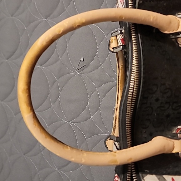 Guess purse - Picture 13 of 14